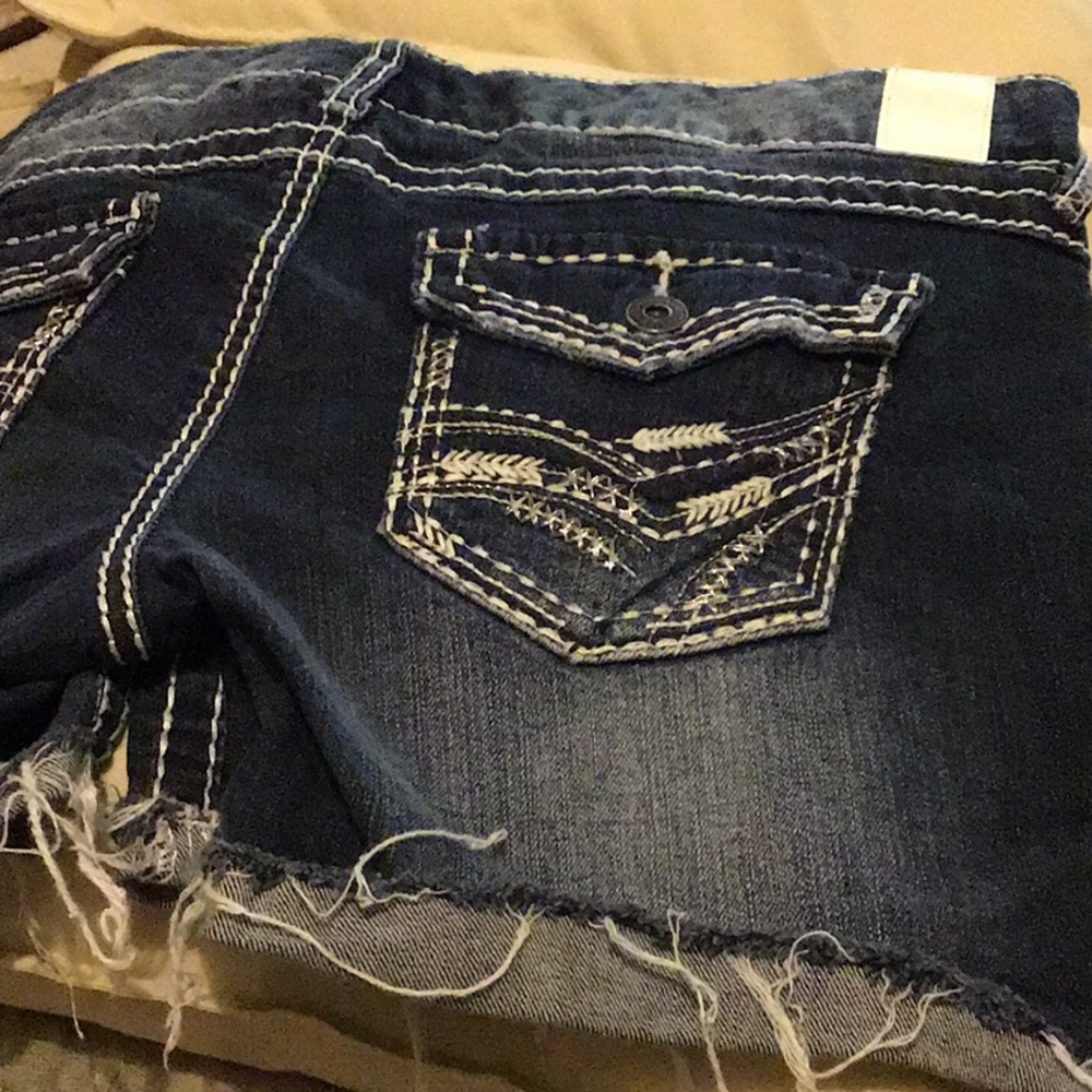 Shorts - Picture 3 of 3